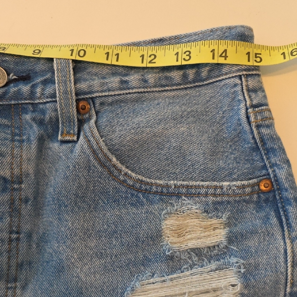 Levi's 501 Original Distressed High Rise Denim Shorts Light Wash Size 28 Cutoff - Picture 10 of 10